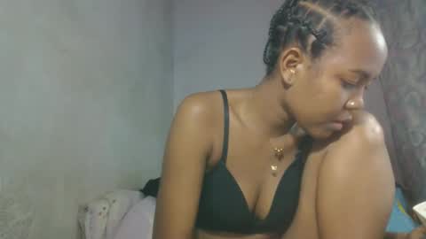 Snapshot of aurelie08 chatting on 25, 5, 2026 aurelie08 online show from 25, 5, 2026