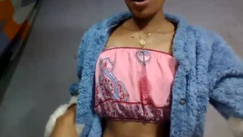 Snapshot of aurelie08 chatting on 14, 7, 2026 aurelie08 online show from 14, 7, 2026