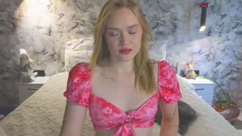 Snapshot of aurora_golden chatting on 21, 7, 2026 Kate online show from 21, 7, 2026
