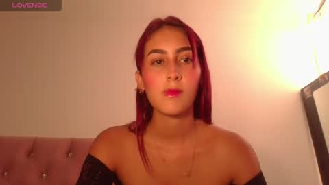 Snapshot of aurora_petit_ chatting on 28, 5, 2026 aurora petit online show from 28, 5, 2026