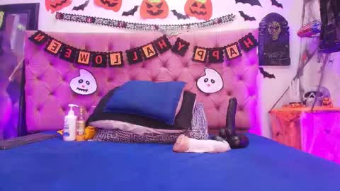 auroraa_miller online show from 15, 10, 2025