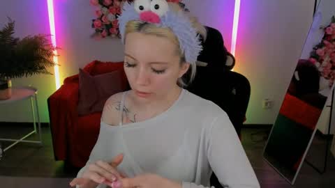 Snapshot of aurorawrenfield chatting on 19, 5, 2026 aurorawrenfield online show from 19, 5, 2026