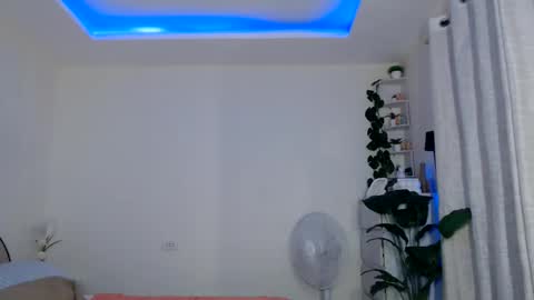 Snapshot of aus_thin02 chatting on 14, 4, 2026 Austin online show from 14, 4, 2026