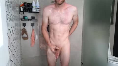 Snapshot of aussieweapon chatting on 22, 10, 2025 Nick online show from 22, 10, 2025