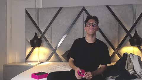 austinreeds online show from 24, 9, 2025