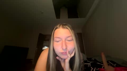 Snapshot of autumn2704 chatting on 28, 9, 2025 autumn2704 online show from 28, 9, 2025