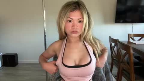 Snapshot of ava_petite_ chatting on 15, 7, 2026 Little Ava online show from 15, 7, 2026