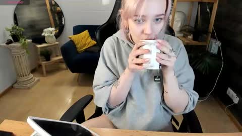 avabloom_ online show from 5, 2, 2026