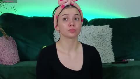 AveryWillow online show from 30, 9, 2025