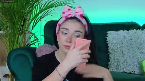 AveryWillow online show from 10, 10, 2025