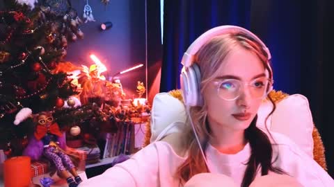 Snapshot of avi_nile chatting on 15, 12, 2024 Avriel online show from 15, 12, 2024