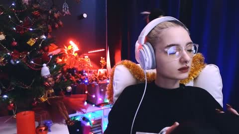 Snapshot of avi_nile chatting on 22, 12, 2024 Avriel online show from 22, 12, 2024