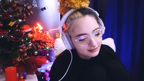 Snapshot of avi_nile chatting on 22, 12, 2024 Avriel online show from 22, 12, 2024