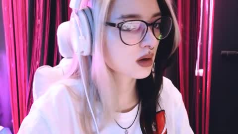 Snapshot of avi_nile chatting on 26, 2, 2025 Avriel online show from 26, 2, 2025