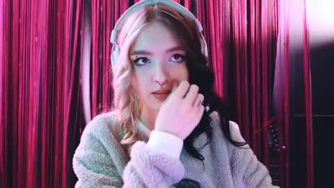 Snapshot of avi_nile chatting on 11, 3, 2025 Avriel online show from 11, 3, 2025