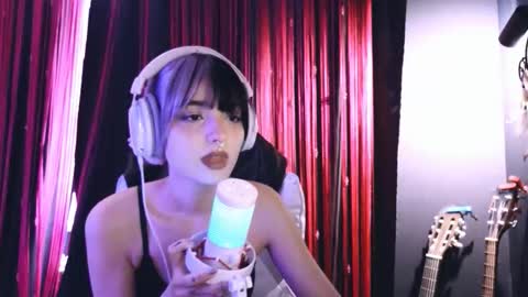 Snapshot of avi_nile chatting on 19, 10, 2025 Avriel online show from 19, 10, 2025