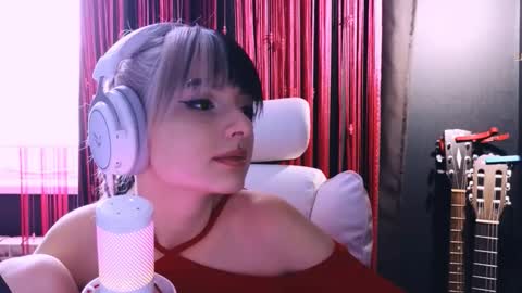 Snapshot of avi_nile chatting on 20, 12, 2025 Avriel online show from 20, 12, 2025