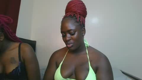 Snapshot of avian_babe1 chatting on 14, 6, 2026 avian_babe1 online show from 14, 6, 2026