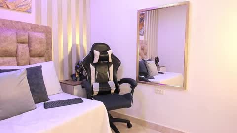 Snapshot of avis_lara chatting on 17, 9, 2025 AVIS online show from 17, 9, 2025