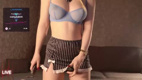 Snapshot of avr0ria chatting on 6, 5, 2026 avr0ria online show from 6, 5, 2026
