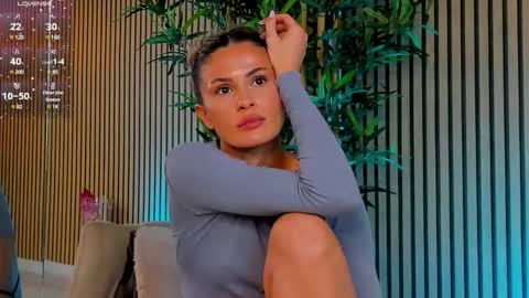 AVRILL CYRUX online show from 4, 3, 2025