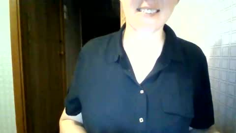 Snapshot of awesomeladyy chatting on 8, 6, 2026 awesomeladyy online show from 8, 6, 2026