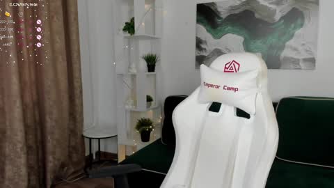 Emily online show from 28, 2, 2025