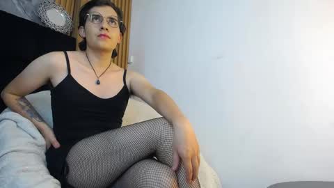 axel_montes online show from 2, 6, 2026