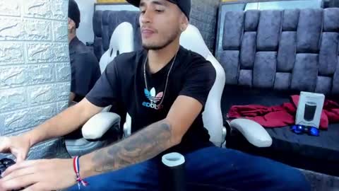 Axell Cross2 online show from 27, 2, 2025