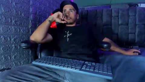 Axell Cross2 online show from 15, 10, 2025