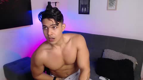 Snapshot of axell_dior chatting on 21, 11, 2025 axell online show from 21, 11, 2025