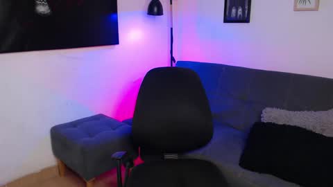 Snapshot of axell_dior chatting on 17, 12, 2025 axell online show from 17, 12, 2025