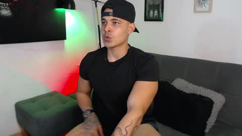 Snapshot of axell_dior chatting on 16, 4, 2026 axell online show from 16, 4, 2026