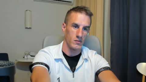 Snapshot of axl_fx chatting on 6, 6, 2026 Axl online show from 6, 6, 2026