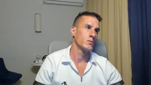 Snapshot of axl_fx chatting on 8, 6, 2026 Axl online show from 8, 6, 2026