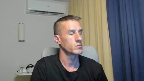 Snapshot of axl_fx chatting on 10, 6, 2026 Axl online show from 10, 6, 2026