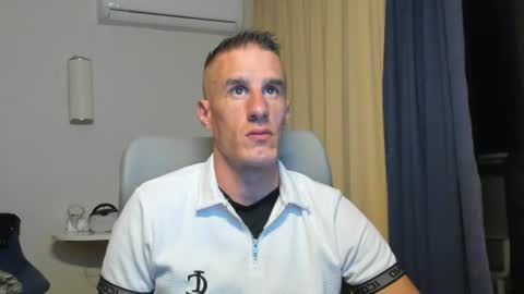 Snapshot of axl_fx chatting on 11, 6, 2026 Axl online show from 11, 6, 2026