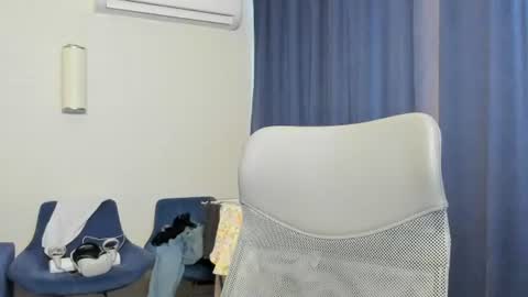 Snapshot of axl_fx chatting on 18, 6, 2026 Axl online show from 18, 6, 2026