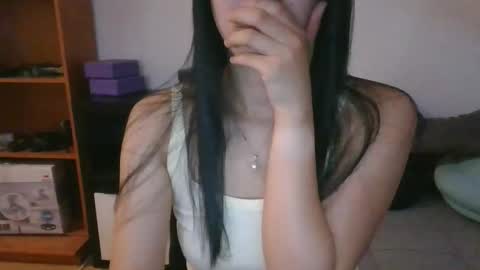 Snapshot of axuepetitt chatting on 31, 5, 2026 axue online show from 31, 5, 2026