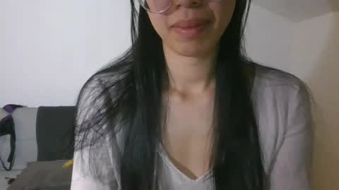 Snapshot of axuepetitt chatting on 18, 6, 2026 axue online show from 18, 6, 2026