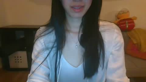 Snapshot of axuepetitt chatting on 27, 7, 2026 axue online show from 27, 7, 2026
