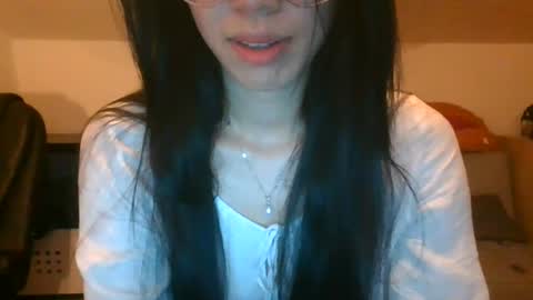 Snapshot of axuepetitt chatting on 4, 8, 2026 axue online show from 4, 8, 2026