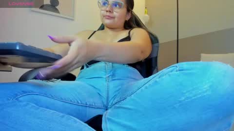 Snapshot of ayla13_ chatting on 8, 5, 2026 Alyda Jaramillo online show from 8, 5, 2026