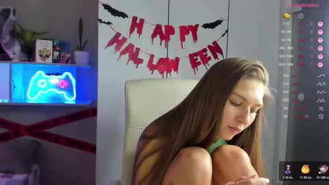 Snapshot of azeliaclark chatting on 28, 10, 2025 Sofia online show from 28, 10, 2025