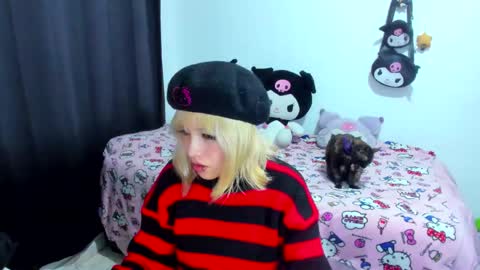 Snapshot of azu_moure chatting on 25, 10, 2025 Azu Moure online show from 25, 10, 2025