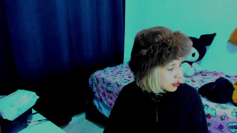 Snapshot of azu_moure chatting on 27, 3, 2026 Azu Moure online show from 27, 3, 2026
