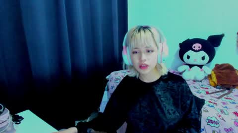 Snapshot of azu_moure chatting on 19, 5, 2026 Azu Moure online show from 19, 5, 2026