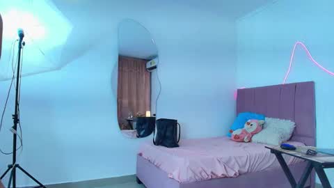 Snapshot of azul_horny chatting on 27, 5, 2026 PRINCESS AZUL. online show from 27, 5, 2026