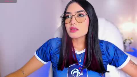 Snapshot of azurakindong chatting on 9, 7, 2026 Azura online show from 9, 7, 2026