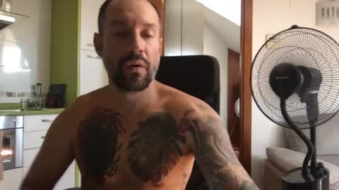 Snapshot of babakeror chatting on 31, 7, 2026 BKR online show from 31, 7, 2026
